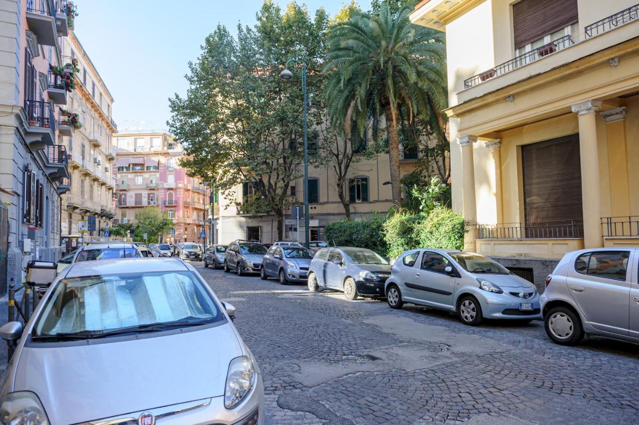Via Aniello Falcone 72B Napels Buitenkant foto